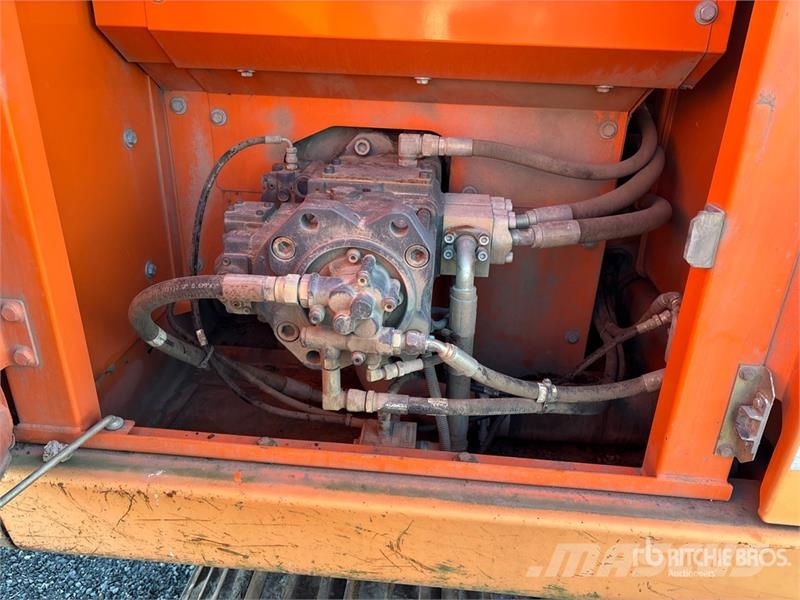 Doosan DX225 LC Tracked Excavator Pásové rýpadlá
