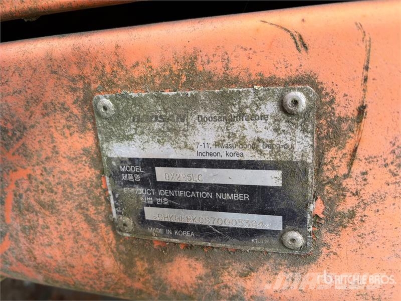 Doosan DX225 LC Tracked Excavator Kāpurķēžu ekskavatori