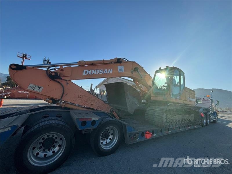 Doosan DX225 LC Tracked Excavator Kāpurķēžu ekskavatori