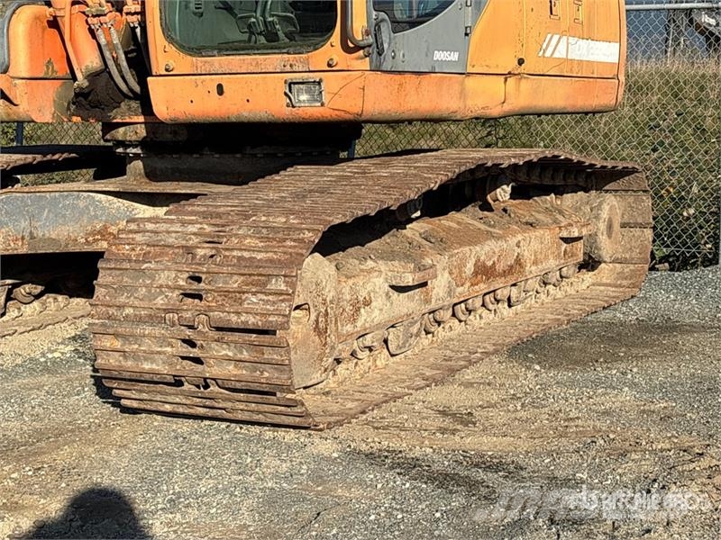 Doosan DX225 LC Tracked Excavator Pásové rýpadlá