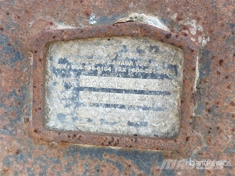 Doosan DX225 LC Tracked Excavator Pásové rýpadlá