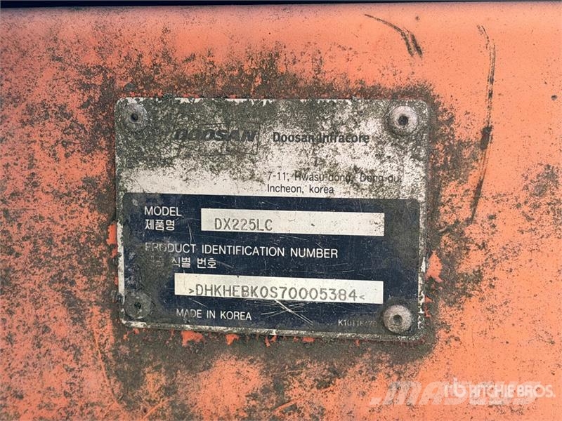 Doosan DX225 LC Tracked Excavator Pásové rýpadlá