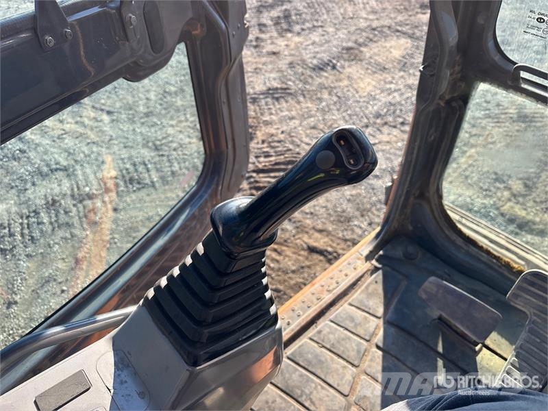 Doosan DX225 LC Tracked Excavator Pásové rýpadlá
