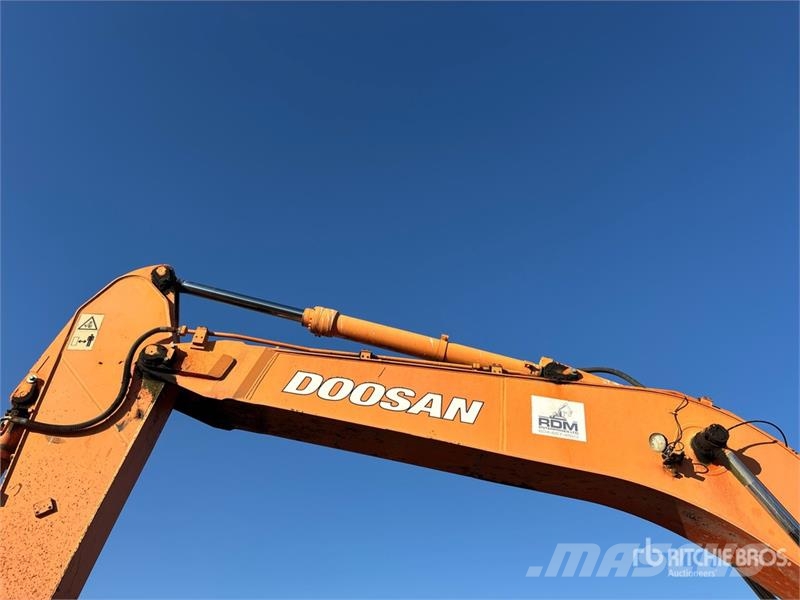 Doosan DX225 LC Tracked Excavator Pásové rýpadlá