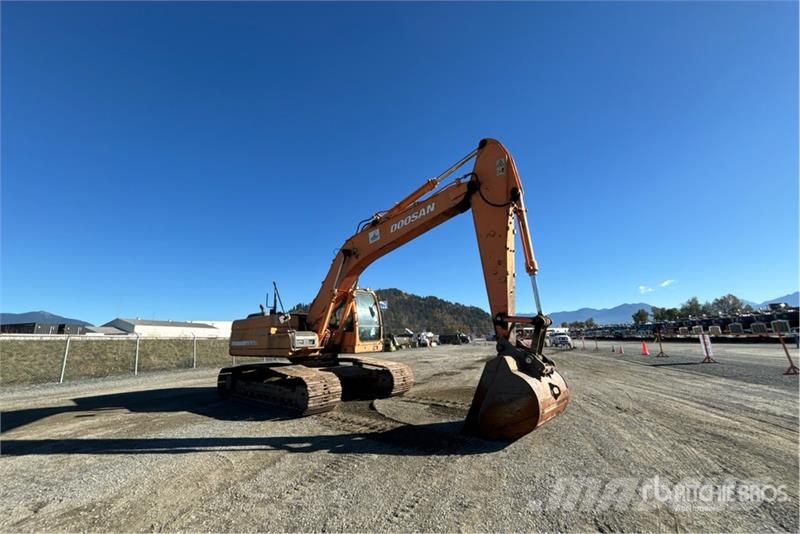 Doosan DX225 LC Tracked Excavator Paletli ekskavatörler