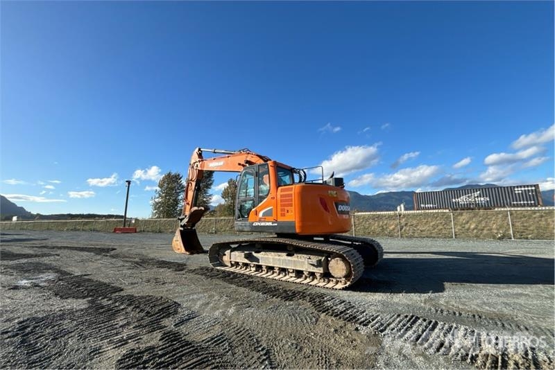 Doosan DX325LCR-5 Tracked Excavator Lánctalpas kotrók