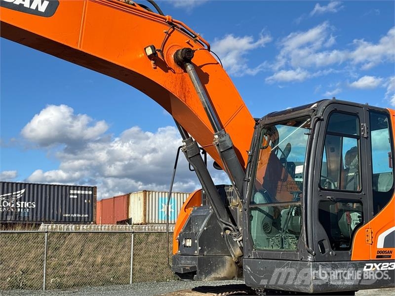 Doosan DX325LCR-5 Tracked Excavator Lánctalpas kotrók