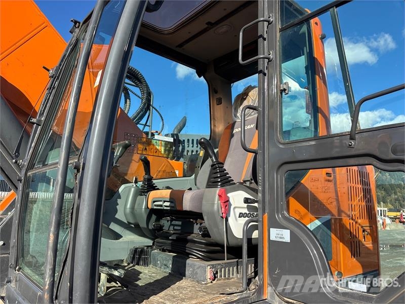 Doosan DX325LCR-5 Tracked Excavator Lánctalpas kotrók