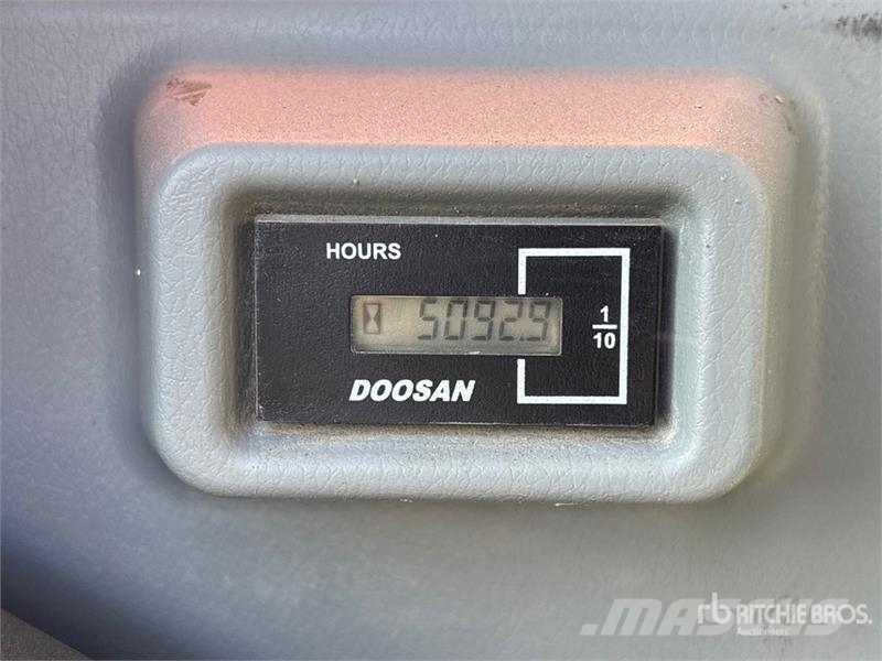 Doosan DX325LCR-5 Tracked Excavator Lánctalpas kotrók