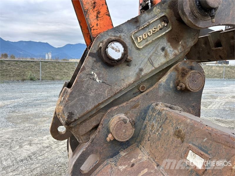 Doosan DX420LC Tracked Excavator Kāpurķēžu ekskavatori