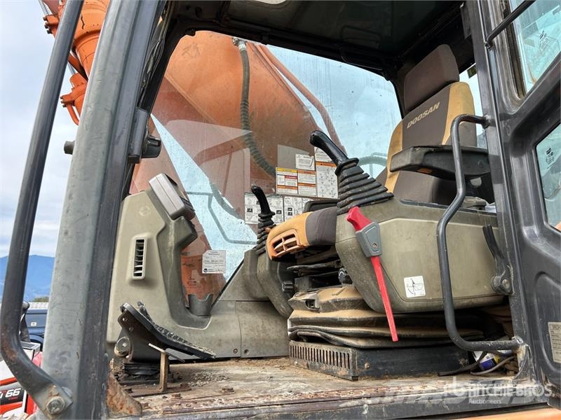 Doosan DX420LC Tracked Excavator Kāpurķēžu ekskavatori