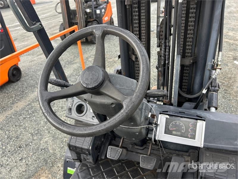 Doosan G25N-7 3850 lb Pneumatic Tire Forklift Інше