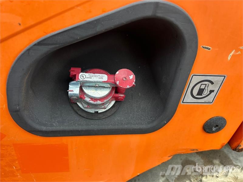 Doosan G25N-7 3850 lb Pneumatic Tire Forklift Інше