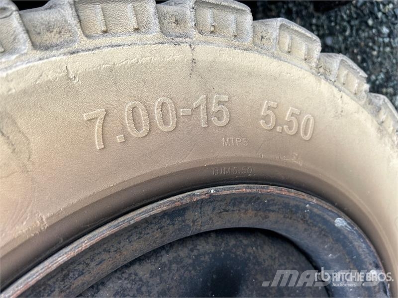 Doosan G25N-7 3850 lb Pneumatic Tire Forklift Інше