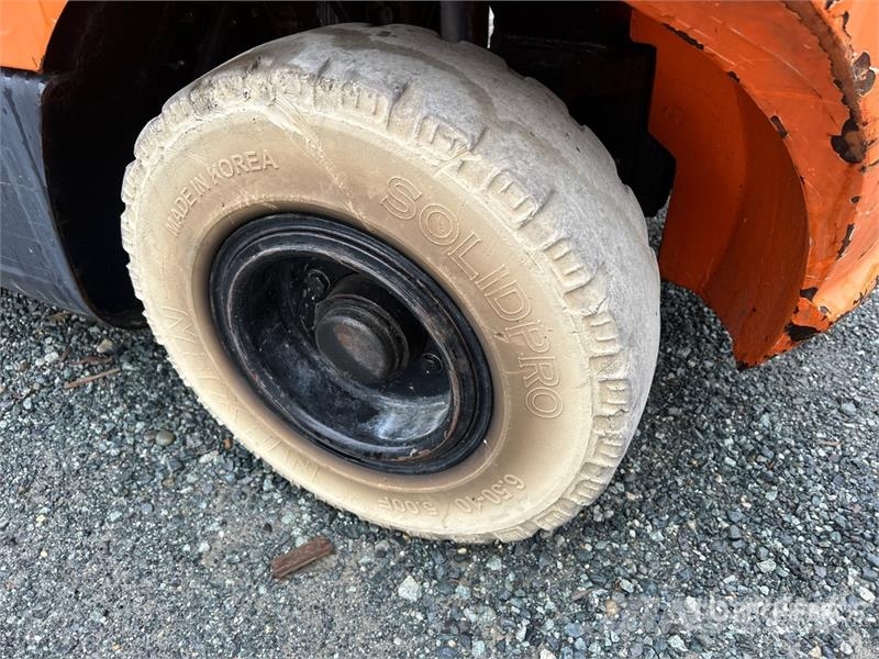 Doosan G25N-7 3850 lb Pneumatic Tire Forklift Інше