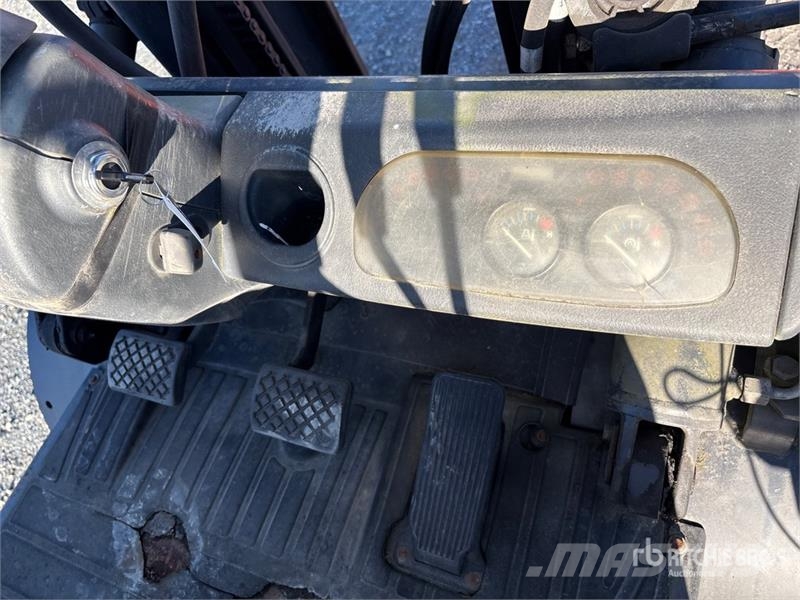 Doosan G25P-5 4800 lb Pneumatic Tire Forklift Targoncák-Egyéb