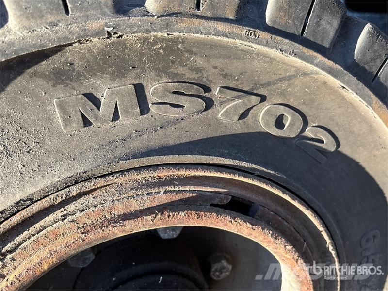 Doosan G25P-5 4800 lb Pneumatic Tire Forklift Targoncák-Egyéb