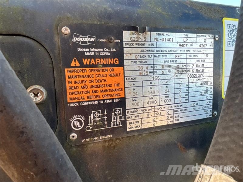 Doosan G25P-5 4800 lb Pneumatic Tire Forklift Targoncák-Egyéb