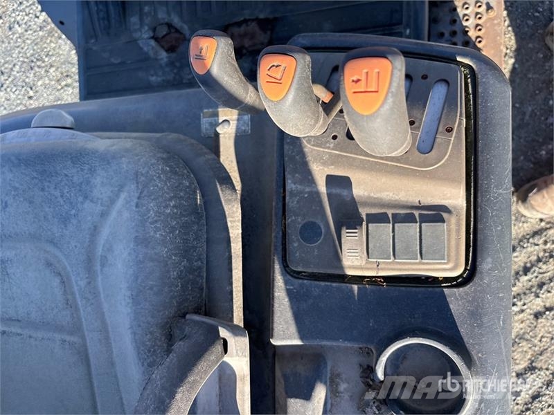 Doosan G25P-5 4800 lb Pneumatic Tire Forklift Targoncák-Egyéb