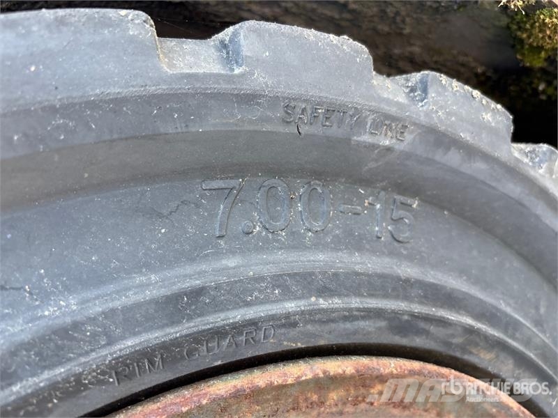 Doosan G25P-5 4800 lb Pneumatic Tire Forklift Targoncák-Egyéb