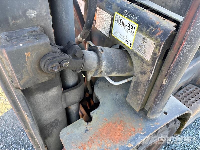 Doosan G25P-5 4800 lb Pneumatic Tire Forklift Targoncák-Egyéb