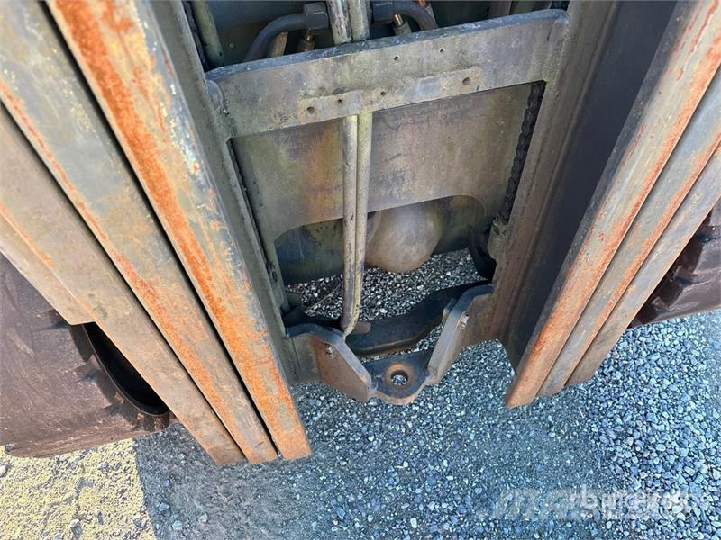 Doosan G25P-5 4800 lb Pneumatic Tire Forklift Targoncák-Egyéb
