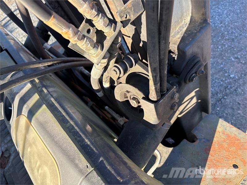 Doosan G25P-5 4800 lb Pneumatic Tire Forklift Targoncák-Egyéb