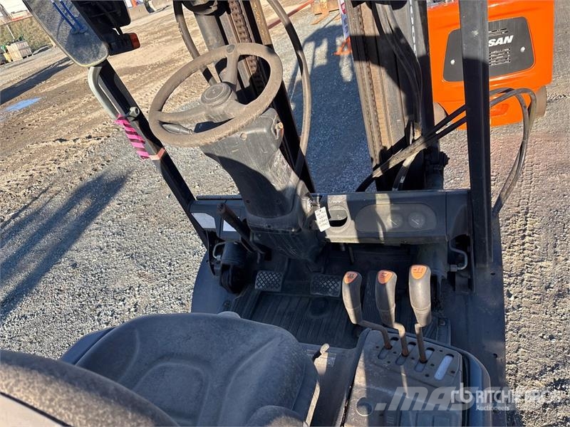 Doosan G25P-5 4800 lb Pneumatic Tire Forklift Targoncák-Egyéb