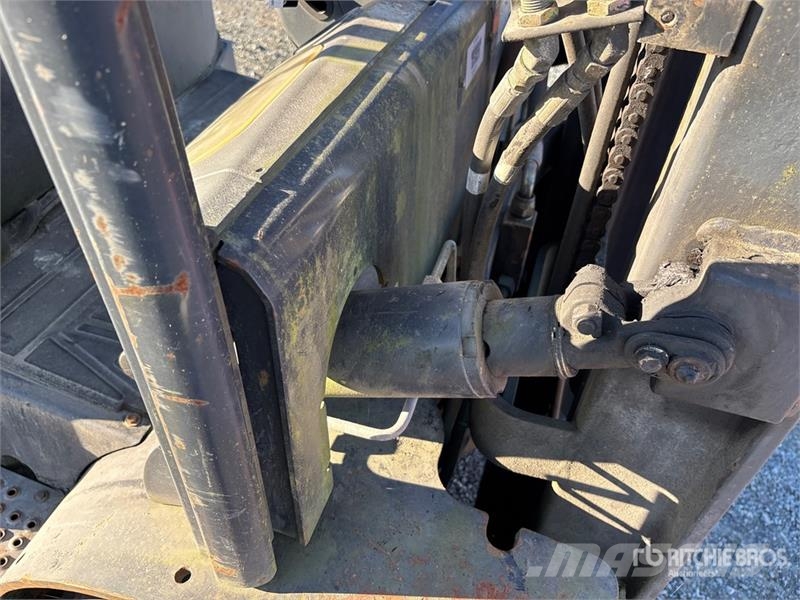 Doosan G25P-5 4800 lb Pneumatic Tire Forklift Targoncák-Egyéb