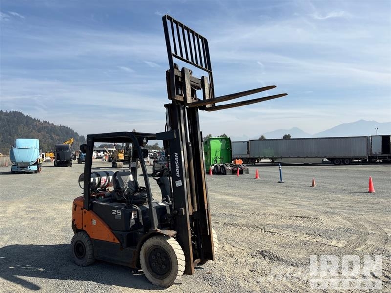 Doosan G25P-7DF 4600 lb Forklift Targoncák-Egyéb