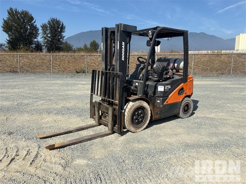 Doosan G25P-7DF 4600 lb Forklift Targoncák-Egyéb