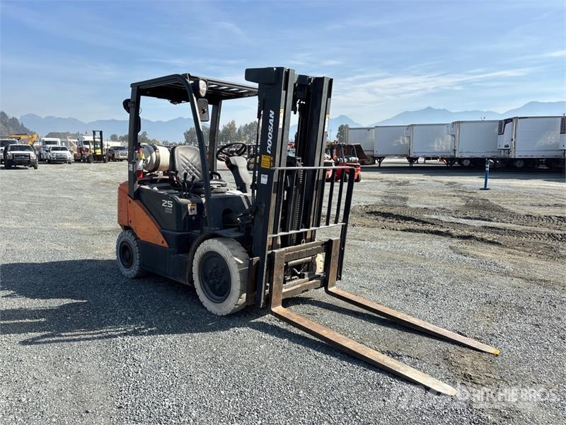 Doosan G25P-7DF 4600 lb Cushion Tire Forklift Viličari - ostalo