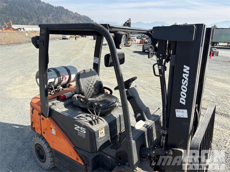 Doosan G25P-7DF 4600 lb Forklift Targoncák-Egyéb