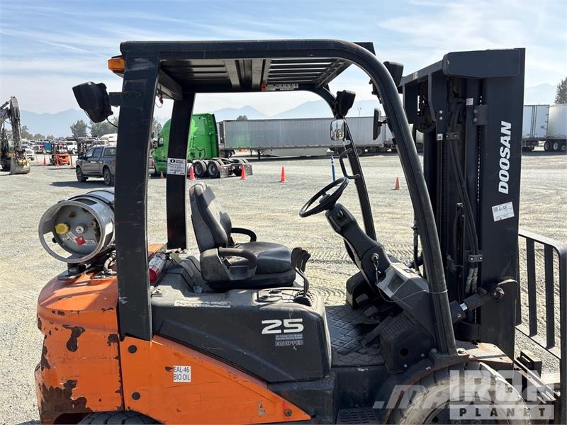 Doosan G25P-7DF 4600 lb Forklift Targoncák-Egyéb