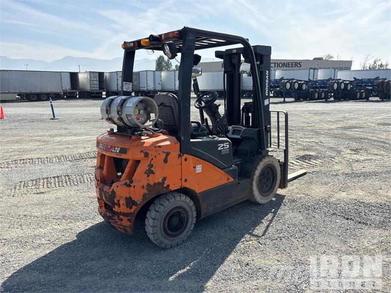 Doosan G25P-7DF 4600 lb Forklift Targoncák-Egyéb