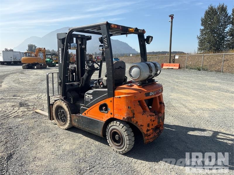Doosan G25P-7DF 4600 lb Forklift Targoncák-Egyéb