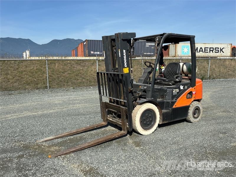 Doosan G25P-7DF 4600 lb Cushion Tire Forklift Viličari - ostalo