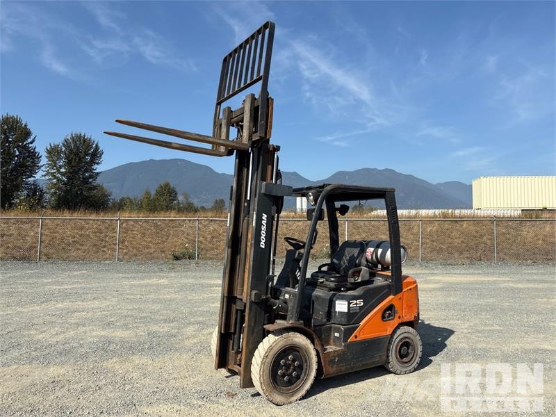 Doosan G25P-7DF 4600 lb Forklift Targoncák-Egyéb