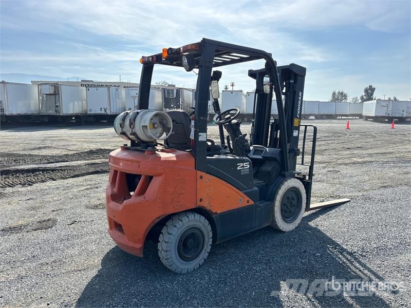 Doosan G25P-7DF 4600 lb Cushion Tire Forklift Viličari - ostalo