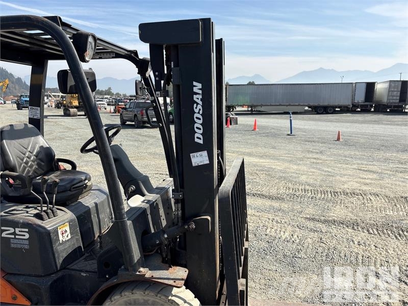 Doosan G25P-7DF 4600 lb Forklift Targoncák-Egyéb