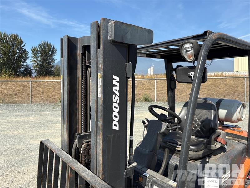 Doosan G25P-7DF 4600 lb Forklift Targoncák-Egyéb