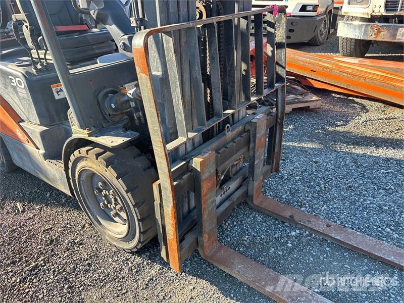 Doosan G30E-7 5500 lb Cushion Tire Forklift Carrelli elevatori-Altro