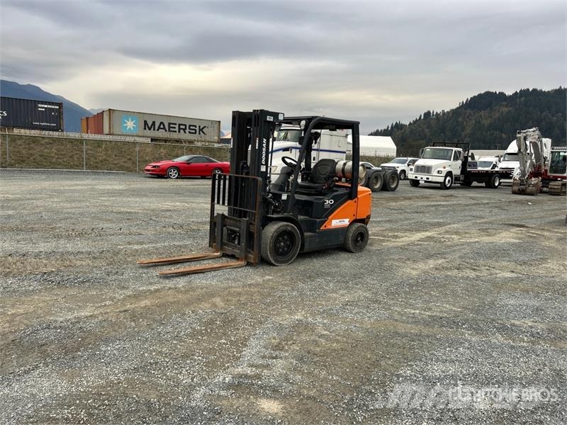 Doosan G30E-7 5500 lb Cushion Tire Forklift Kahveltõstukid - muud