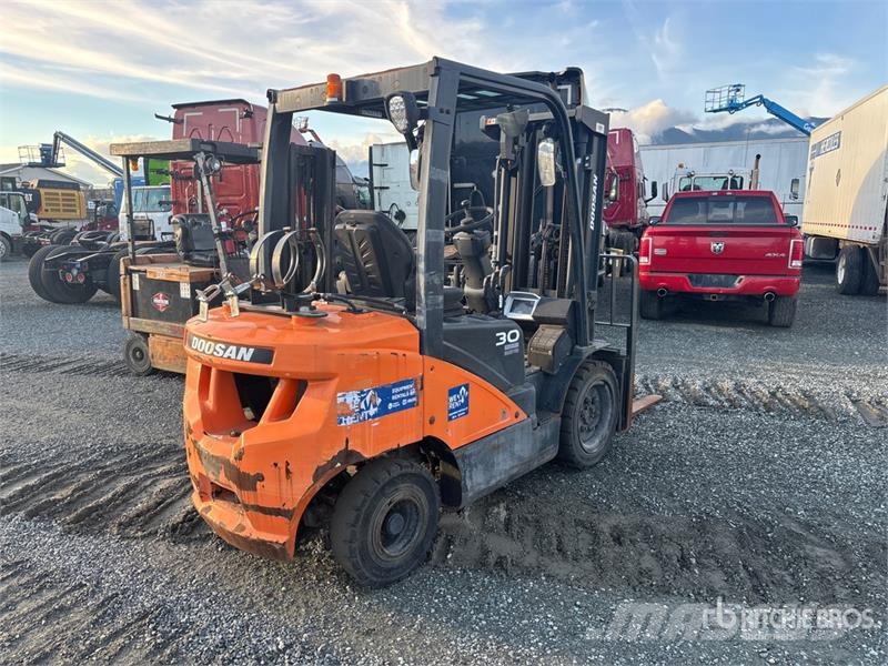 Doosan G30E-7 5500 lb Cushion Tire Forklift شاحنات ذات رافعات شوكية - أخرى