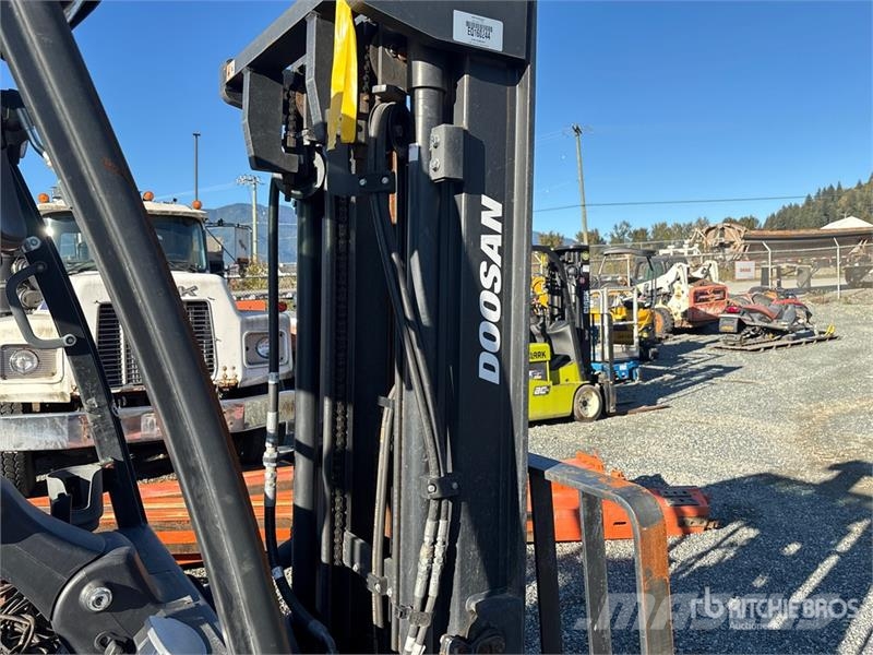 Doosan G30E-7 5500 lb Cushion Tire Forklift Carrelli elevatori-Altro