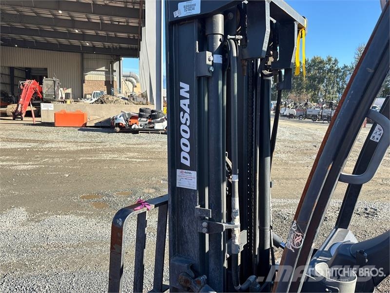 Doosan G30E-7 5500 lb Cushion Tire Forklift Carrelli elevatori-Altro