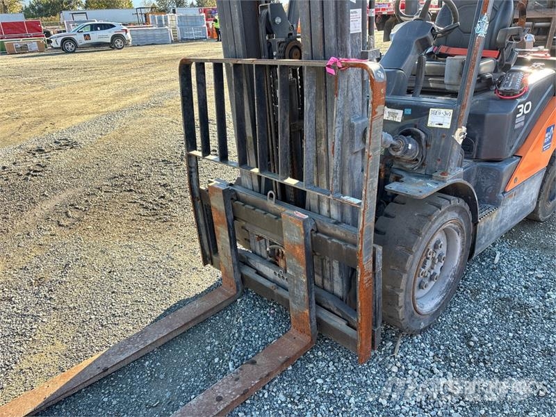 Doosan G30E-7 5500 lb Cushion Tire Forklift Carrelli elevatori-Altro