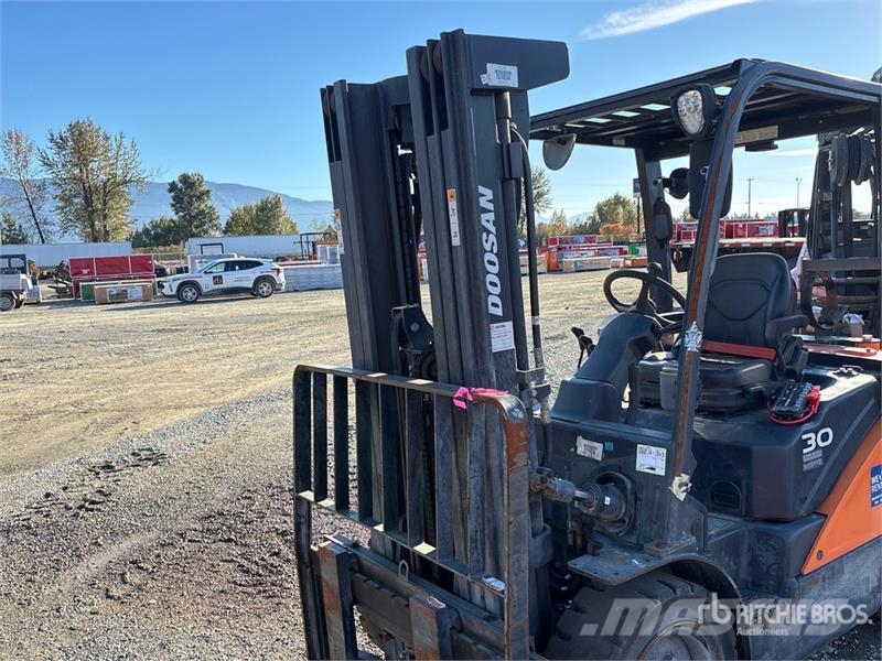 Doosan G30E-7 5500 lb Cushion Tire Forklift Carrelli elevatori-Altro