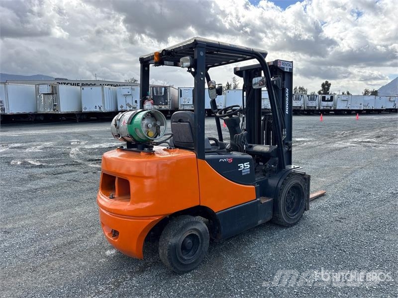 Doosan G35C-5 6450 lb Cushion Tire Forklift Інше