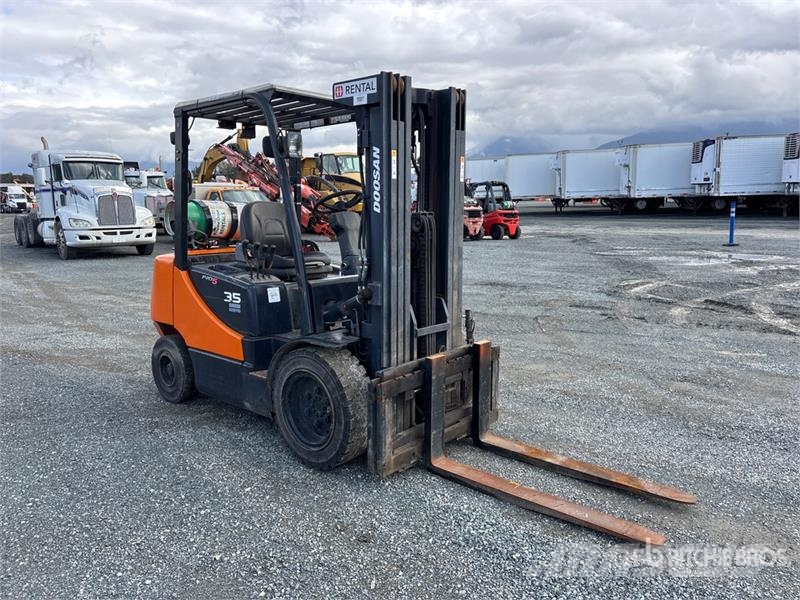 Doosan G35C-5 6450 lb Cushion Tire Forklift Інше